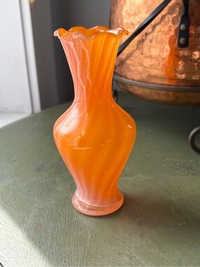 🧡 2/$15 🧡 Orange Swirled Glass Bud Vase